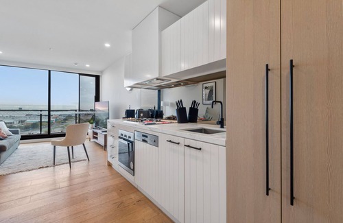 Clayton Apartment | Contemporary 2-Bed Haven with Swimming Pool