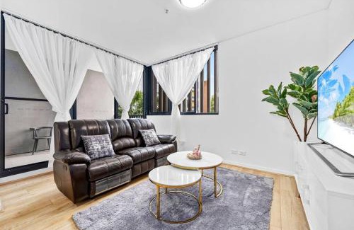 Wolli Creek Apartment | Convenient Modern 2Bed Apt Near Airport