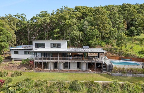 Yandina Creek House | Coolum Scenic Getaway - Mountain & Ocean views only 15 minutes from the beach