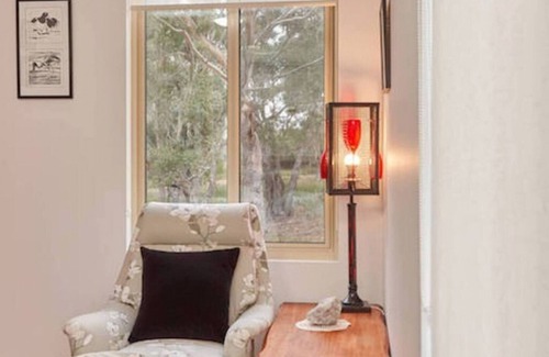 Lady Barron House | Cooma House by Ready Set Stay - Linen & Towels included , Free WiFi