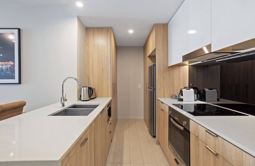 Brisbane Central Business District Apartment | Cosy 1-Bed with River Views, Pool, Gym & BBQ