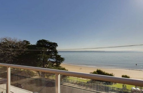 Cowes Apartment | COWES BEACHFRONT RETREAT - WiFi + Netflix