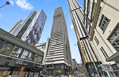 Melbourne Central Business District Apartment | Cozy 2BR Apt Next to Victoria Market + City Views