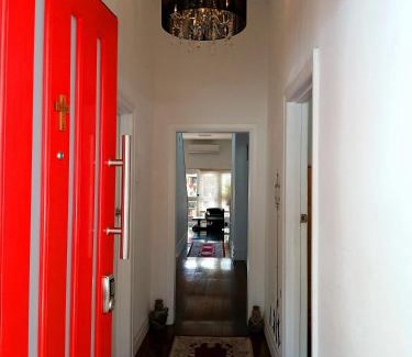 East Victoria Park House | Cozy and Peaceful home surrounding by cafes and restaurants