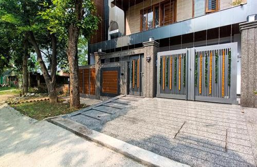 Greater Noida House | Cozy and Tranquil nest with wifi and homely care