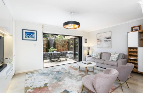 Mosman Apartment | Cremorne - SUTH6 - Sutherland Street - Cremorne contemporary comfort | Sunlit terrace