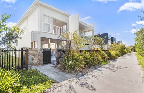 Marcoola House | E-Bikes Heated Pool Beachfront Villa Pet Friendly