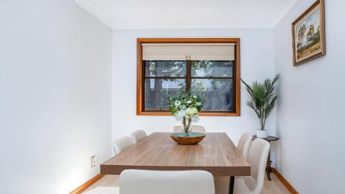 Blue Bay House | 'E Retreat by the Bay' by HolidayCo