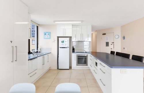Golden Beach Apartment | Eastbourne U6, 80 Esplanade. Golden Beach