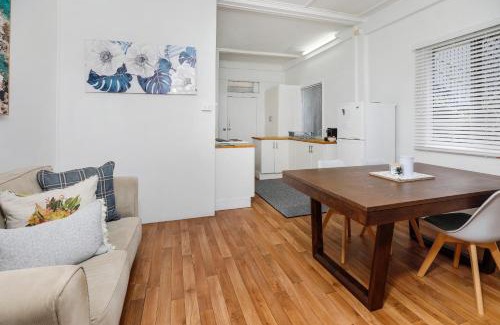 Cairns North Apartment | Easy Going Holiday Unit on McKenzie MK6
