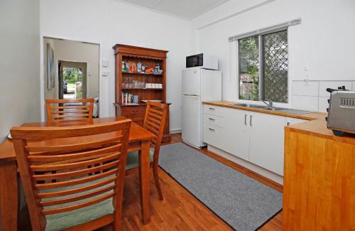 Cairns North Apartment | Easy Going Holiday Unit on McKenzie MK4