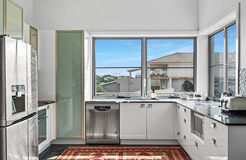 Terrigal House | Easy walk to Terrigal, beach, boutique shops, eateries and watersports