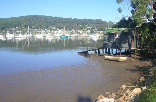 Killcare House | Edge of the Bay and Close to Beaches