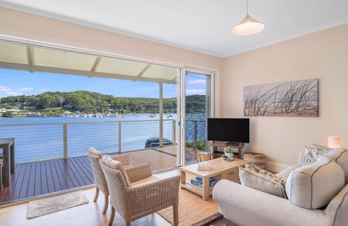 Killcare House | Edge of the Bay and Close to Beaches