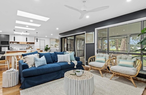 St. Georges Basin House | Edge Water - Belle Escapes Jervis Bay