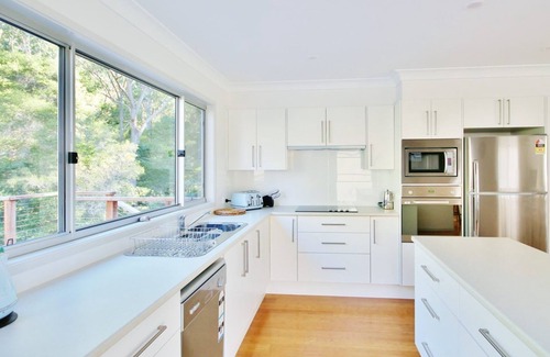 Hyams Beach House | Elaine at Hyams Beach, Jervis Bay