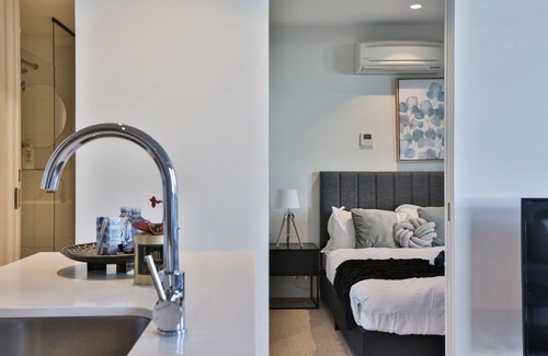 Melbourne Central Business District Apartment | EQ TOWER Melbourne CBD APT