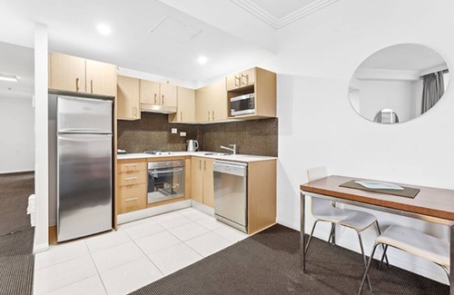 Darling Harbour Apartment | Executive Twin Studio w/private balcony at Cunningham Street, Sydney CBD