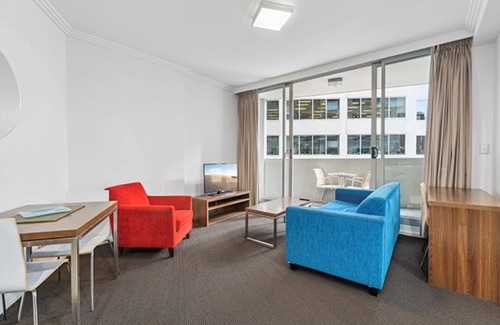 Darling Harbour Apartment | Executive Twin Studio w/private balcony at Cunningham Street, Sydney CBD