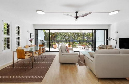 Noosa Heads House | Family Charm, Just Steps to the Beach