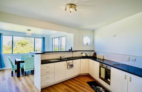 Eagle Heights House | Family & Friends Escape Tamborine Mountain