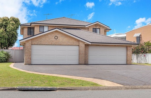 Fingal Bay House | Fingal Sands 10A - A walk on the sand is just a short stroll from this modern duplex