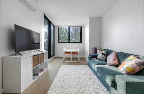 West Melbourne Apartment | Flagstaff Stanley - Experience Cityscape Simplicity