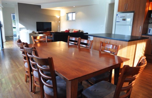 Inverloch House | Flying Colours, comfort and convenience by the sea!