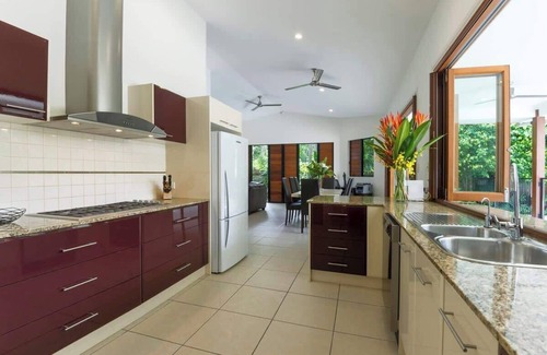 Port Douglas House | Footsteps to Four Mile - Port Douglas