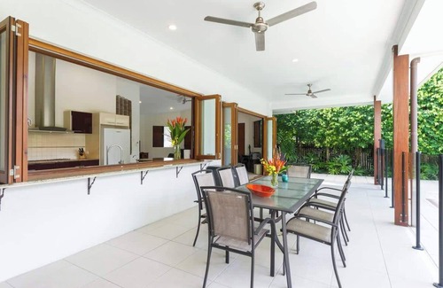 Port Douglas House | Footsteps to Four Mile - Port Douglas