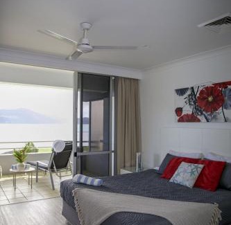 Hamilton Island Apartment | Frangipani 206 beachfront apartment
