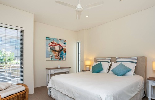 Freshwater House | FRESHWATER STUNNING BEACHSIDE PANORAMA