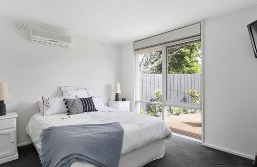 Blairgowrie House | Front Beach Shack - renovated house in a quiet location