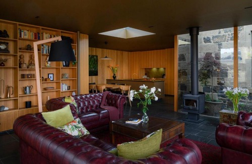 Battery Point Villa | Fusilier Cottage: luxury boutique accommodation in Battery Point