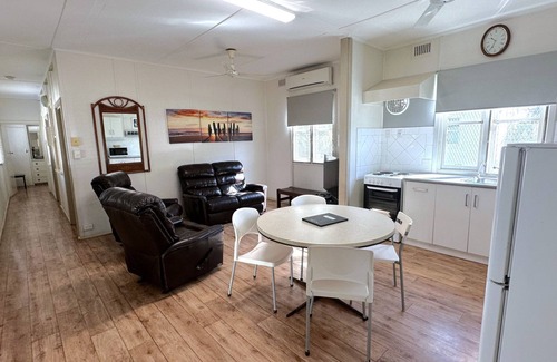 Exmouth House | Getaway Villas Unit 3 -This Villa is Perfect for groups and families alike