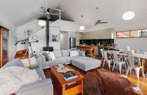 Merrijig House | Grand View Chalet: 4 BR, 2 BA House in Merrijig, Sleeps 10