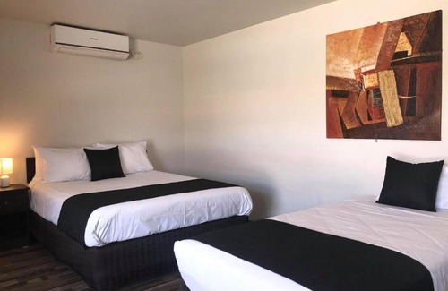 Brooklyn Hotel | Guiding Star Motel & Hotel