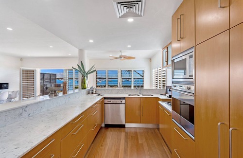 Corlette House | H3 Port Stephens - Absolute Waterfront Luxury