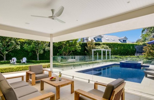 Avalon Beach House | Hamptons Home with pool in Prime North Avalon - Steps to Beach & Cafe