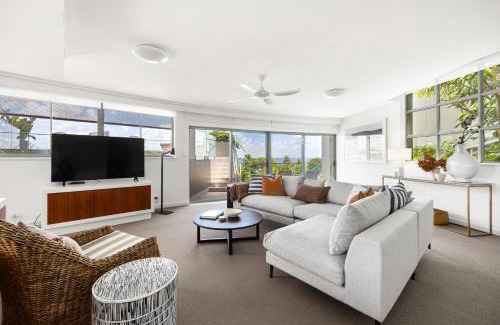 Noosa Heads Apartment | Hastings Park: Modern, Ocean View Retreat