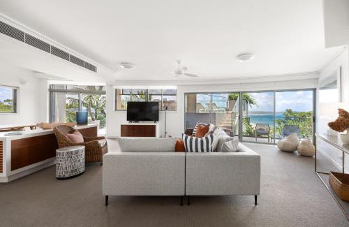 Noosa Heads Apartment | Hastings Park: Modern, Ocean View Retreat