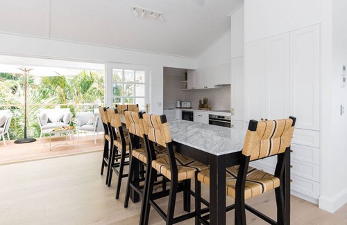 Noosa Heads Apartment | HEATED POOL - WALK TO BEACH & SHOPS - LUXURY