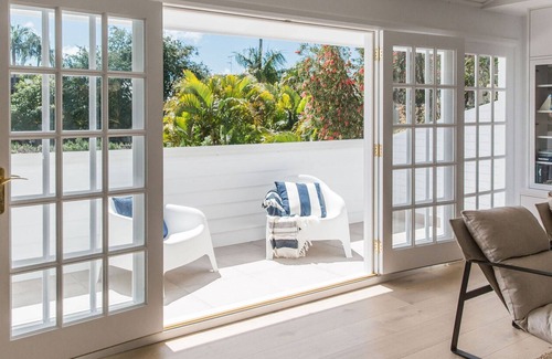 Noosa Heads Apartment | HEATED POOL - WALK TO BEACH & SHOPS - LUXURY