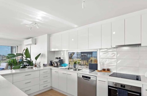San Remo House | Hillside Ocean View San Remo