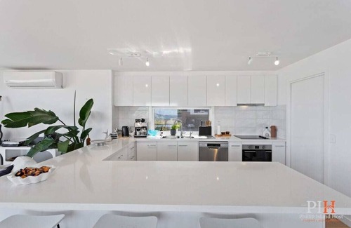 San Remo House | Hillside Ocean View San Remo