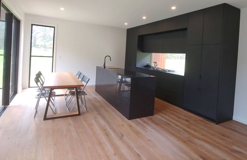 Advancetown Cabin | Hinze Dam Luxury Cabin