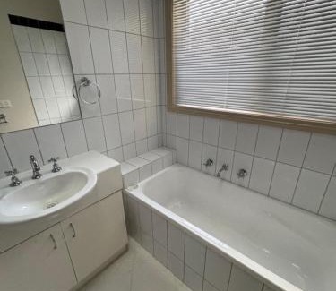 Bundoora House | Homestay - Double-Bedroom for Rent Bundoora