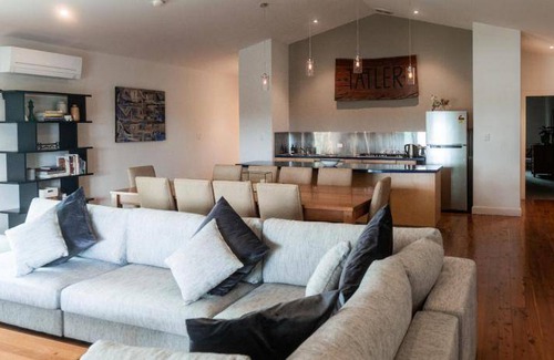 Lovedale House | House ∙ 2 bedrooms ∙ 4 guests