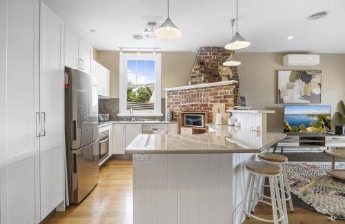Golden Point House | House ∙ 3 bedrooms ∙ 6 guests