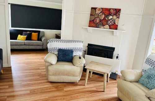 Armidale House | House ∙ 4 bedrooms ∙ 6 guests